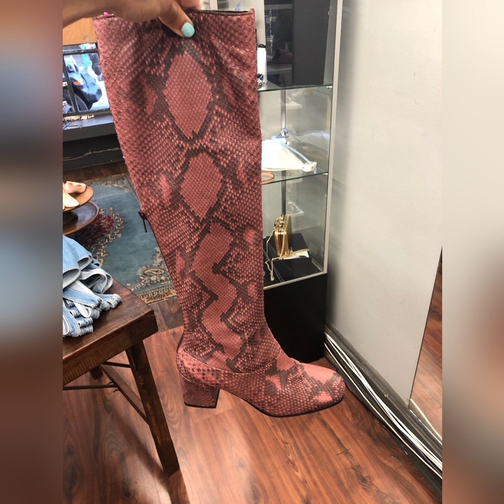 RARE sz 37 NIB $1995 Alumnae genuine python boots